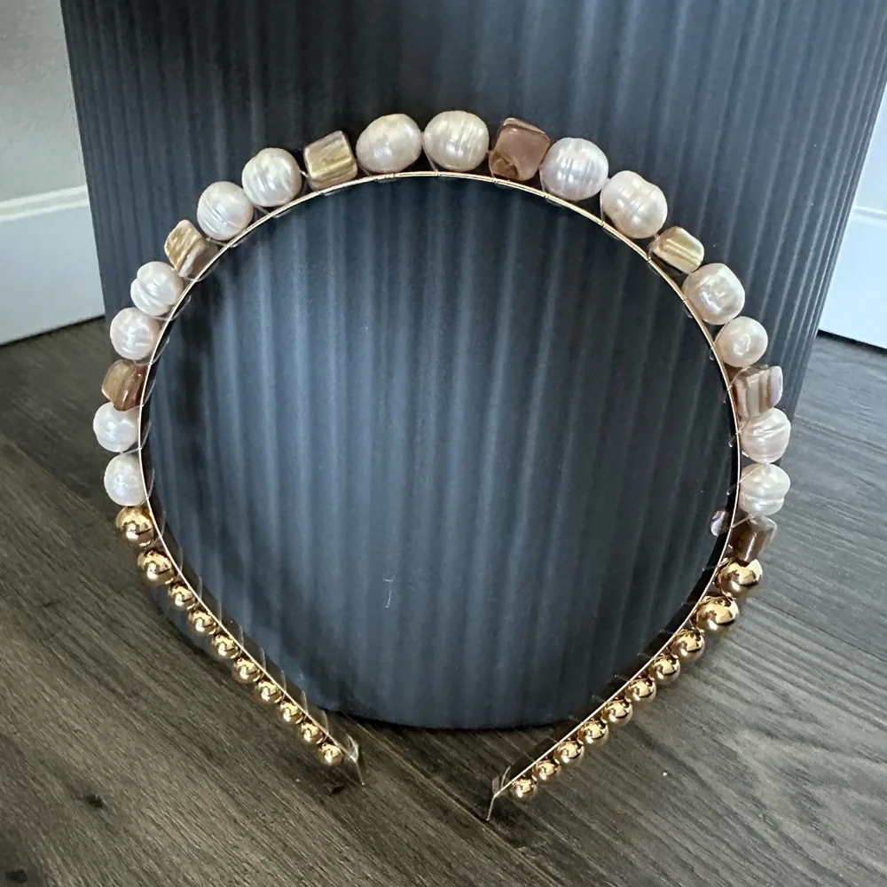 Elegance Gold Tone Headband With Imitation Pearls. - Picture 3 of 9